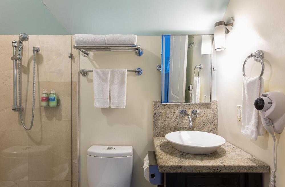 Private Deluxe Quadruple Room interior